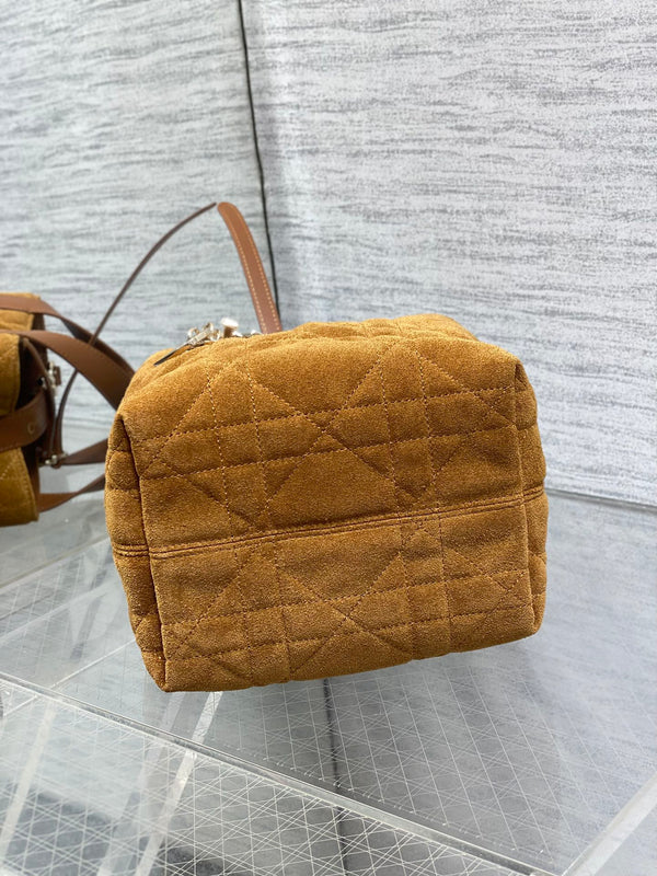 Sac CD Toujours Vertical 18 cm marron en suède 286495