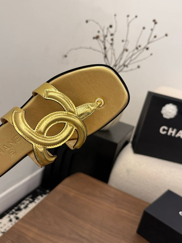 CC 26 Sandal Gold in Cowhide 748529