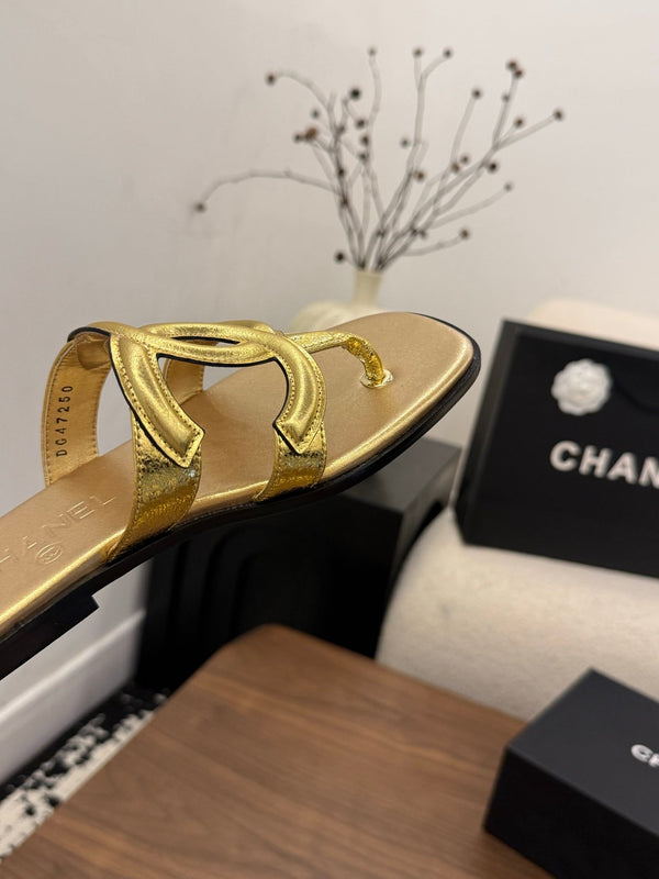 CC 26 Sandal Gold in Cowhide 748529