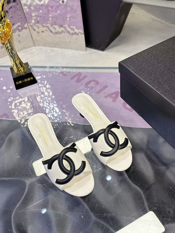 CC Double C Logo Kitten Heel 25mm Sandals White in Leather 757850