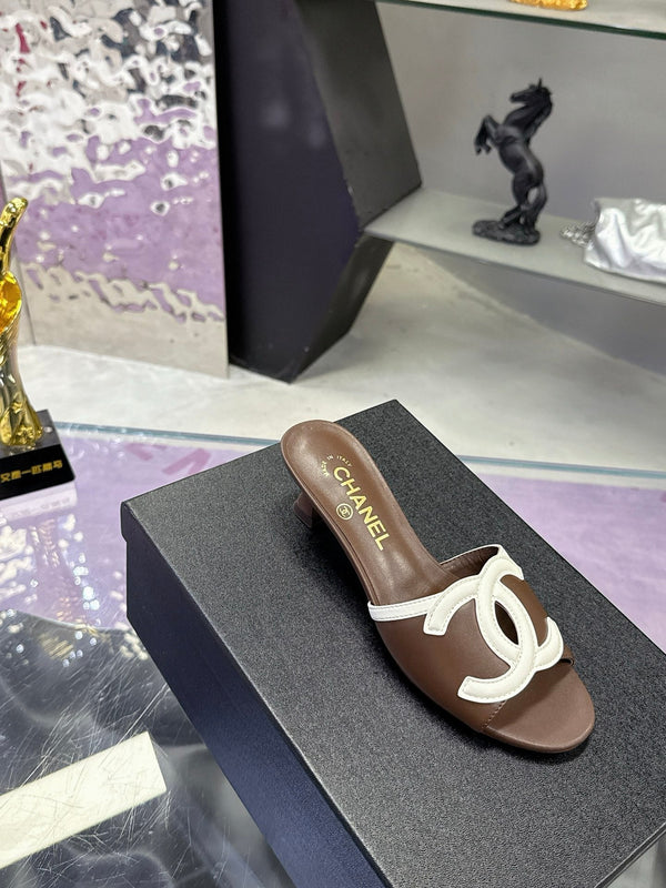 Sandales CC Double C Logo Talon Chaton 25 mm Marron en Cuir 757851