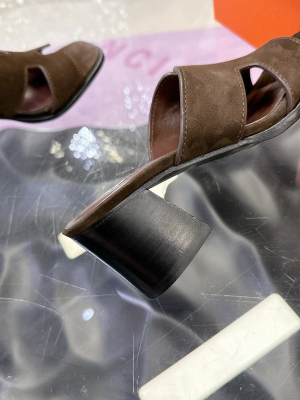 HM Sandal 90mm Dark Brown in Sandblasted Cowhide 757937