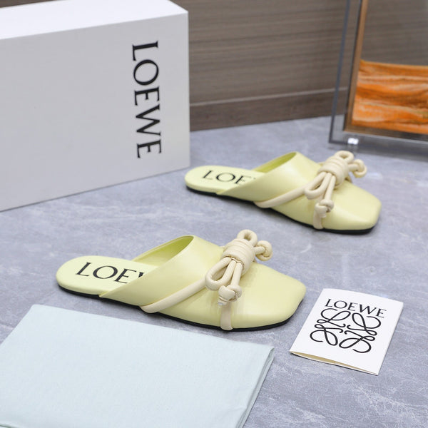 Loew 26 Knotted Closed-Toe Flat Mules Green Pastel in Lambskin 759433