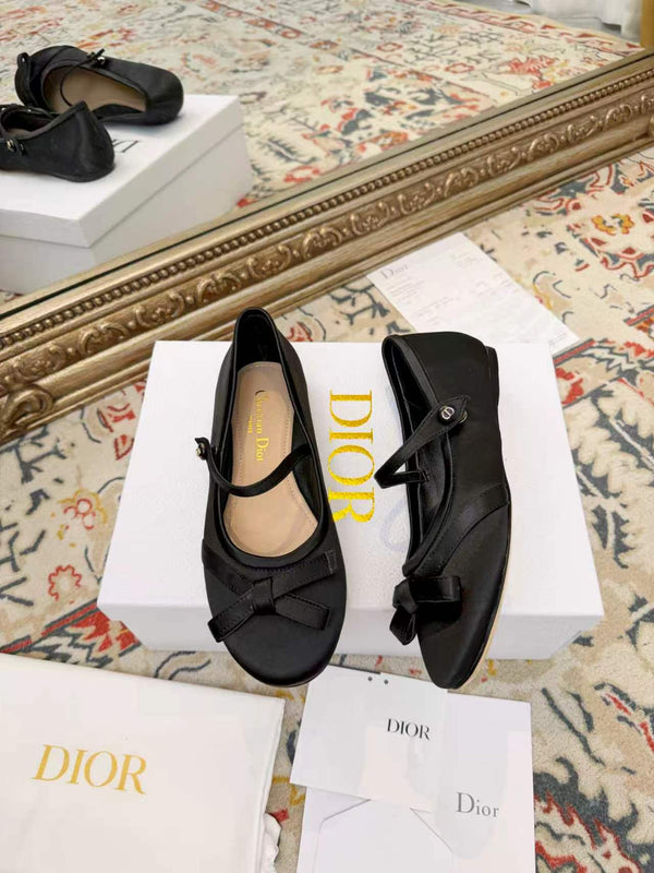 CD Ballerina Flats with a Bow Black in Silk Fabric 771788