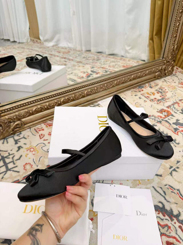 CD Ballerina Flats with a Bow Black in Silk Fabric 771788