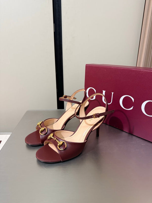 GG Buckle Stiletto Round Toe Heel Height 85mm Burgundy in Calfskin 784469