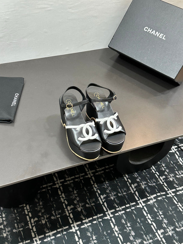 CC Platform Sandal Black in Sheepskin 784212