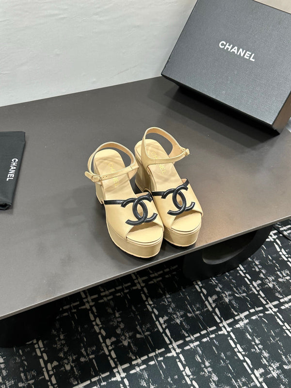 CC Platform Sandal Beige in Sheepskin 784210