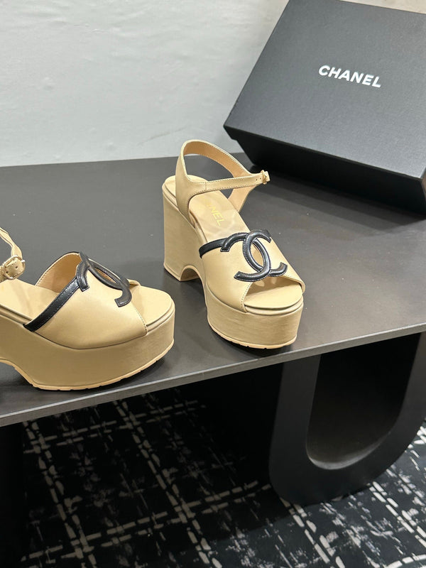 CC Platform Sandal Beige in Sheepskin 784210