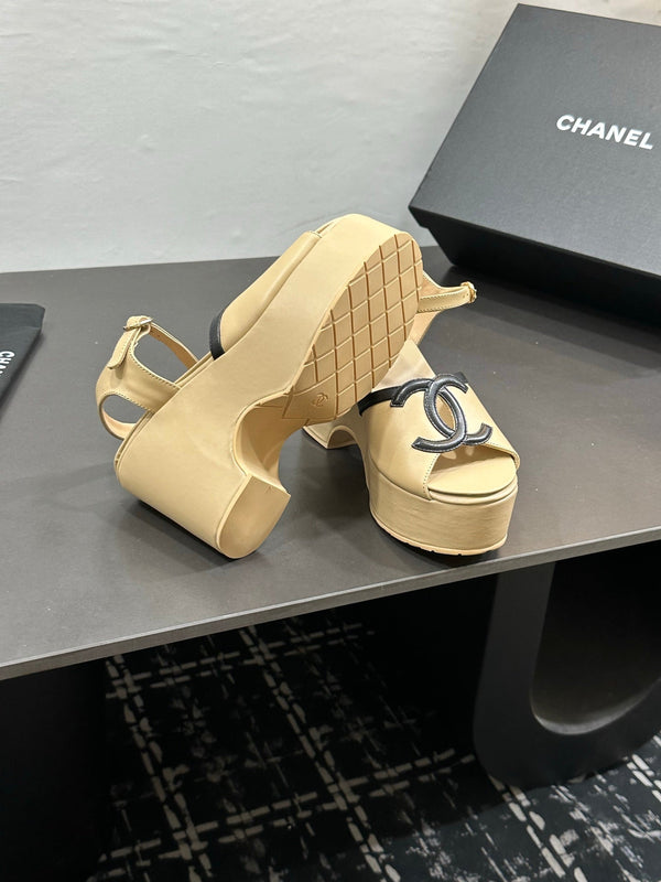 CC Platform Sandal Beige in Sheepskin 784210