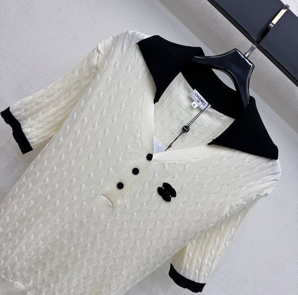 CC 26 Color-blocked Collared Short-Sleeve Knit Top White in Wool 385348