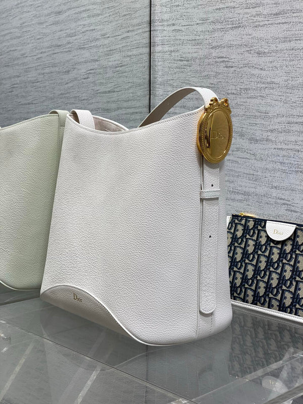 CD Médaillon Bucket Bag 26.5cm White in Cowhide 155528
