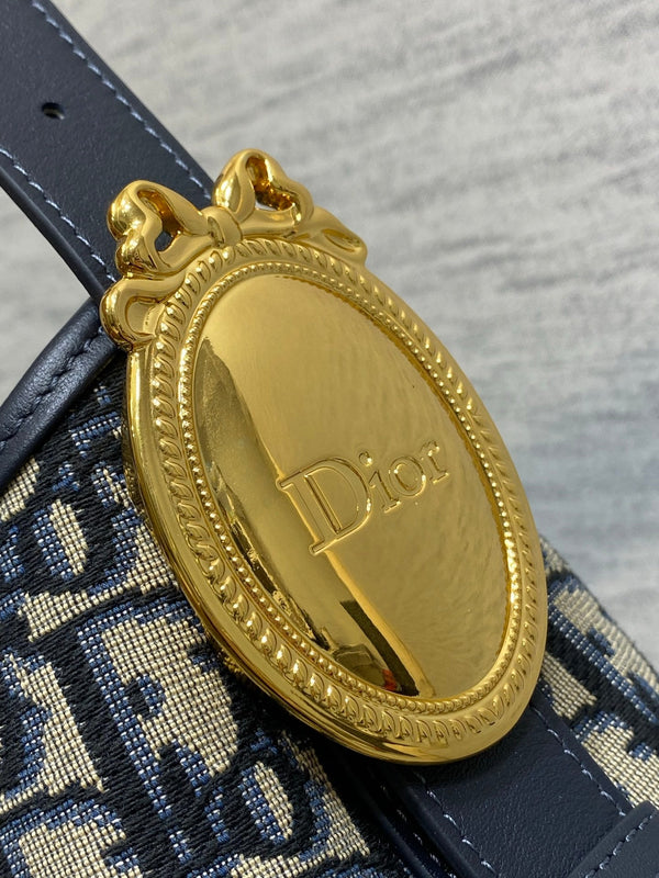 Sac seau CD Médaillon 26,5cm bleu marine en cuir de vachette 155530