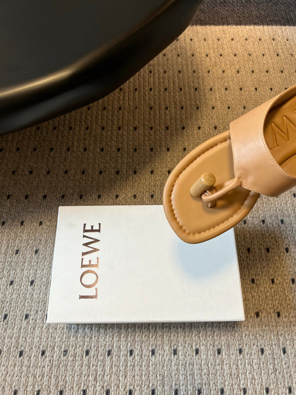 Loew 26 Flip-Flops Light Brown in Cowhide 803538
