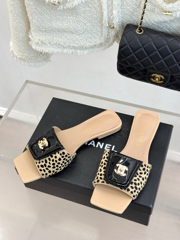 CC 26 Buckle Square Toe Slippers Biege in Horse hair 803184