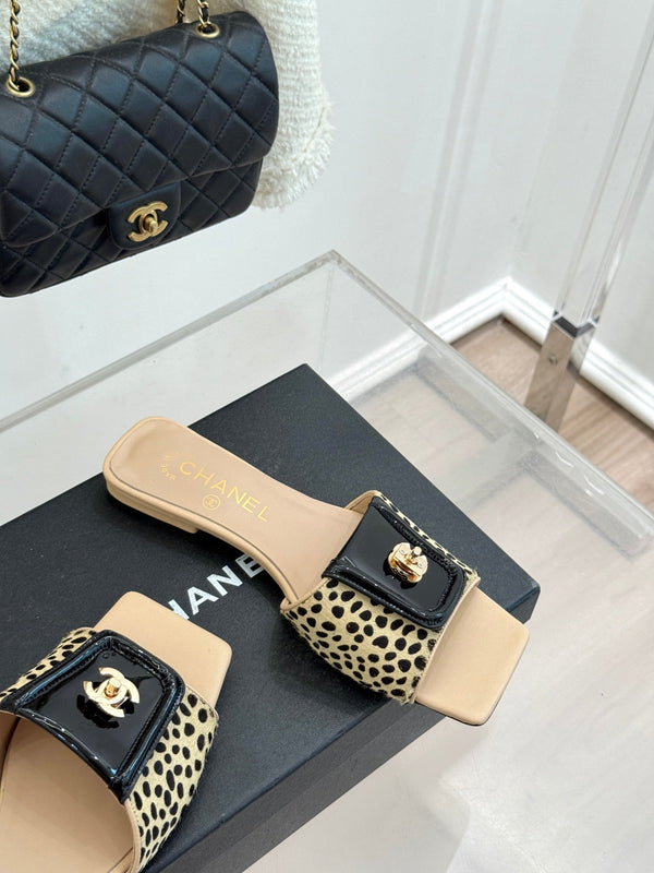 CC 26 Buckle Square Toe Slippers Biege in Horse hair 803184