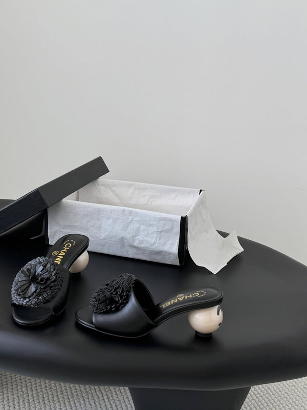 CC 26 Sandal 55mm Camellia Pearl Black in Cowhide 803188