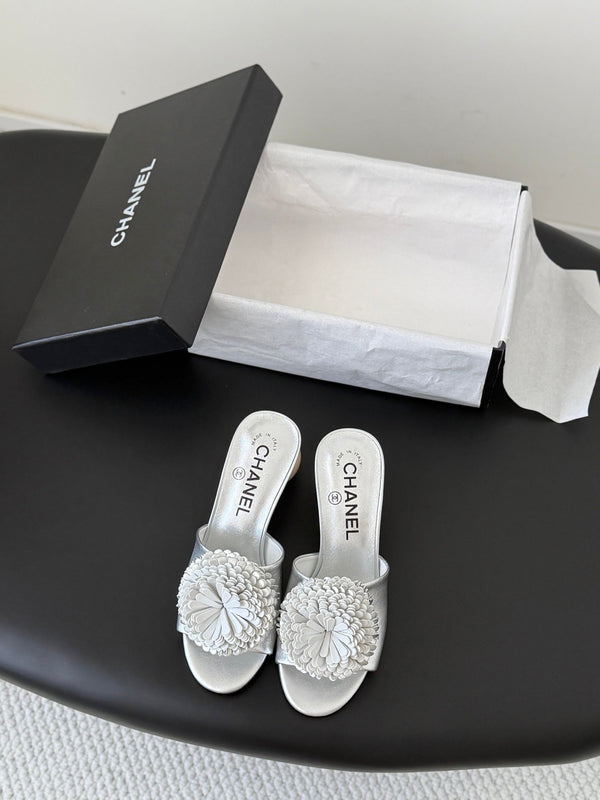 CC 26 Sandal 55mm Camellia Pearl Silver in Cowhide 803189