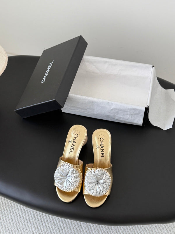 CC 26 Sandal 55mm Camellia Pearl Gold in Cowhide 803190