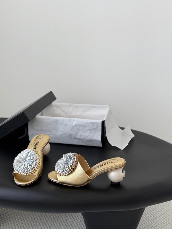 CC 26 Sandal 55mm Camellia Pearl Gold in Cowhide 803190