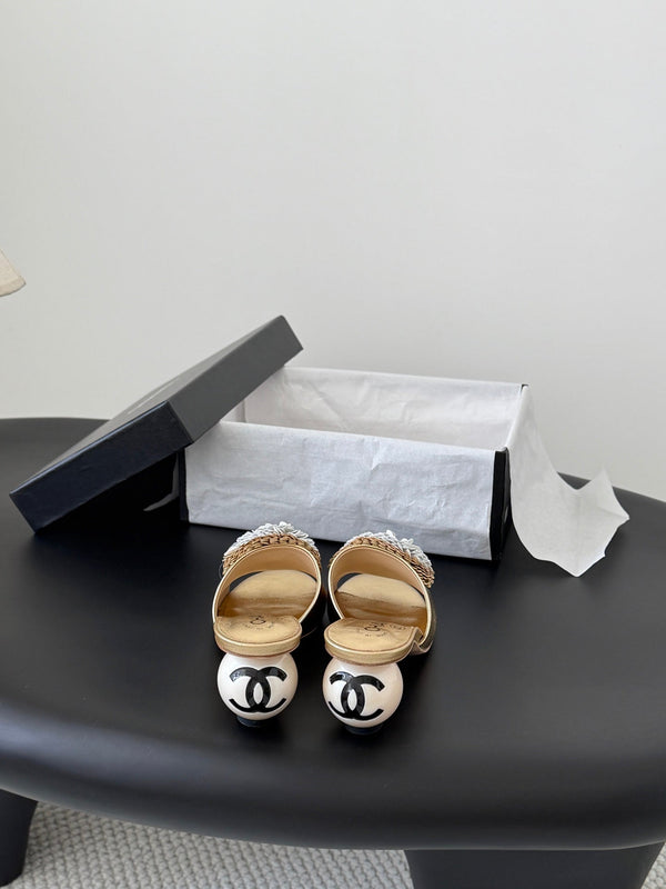 CC 26 Sandal 55mm Camellia Pearl Gold in Cowhide 803190