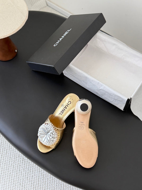 CC 26 Sandal 55mm Camellia Pearl Gold in Cowhide 803190