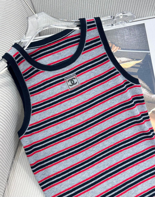 CC 26 Striped Color-Blocked Knit Vest Top Grey in Wool 387691