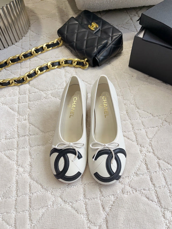 CC 26 Pump with Pearl Heels 65mm White in Cowhide 808020
