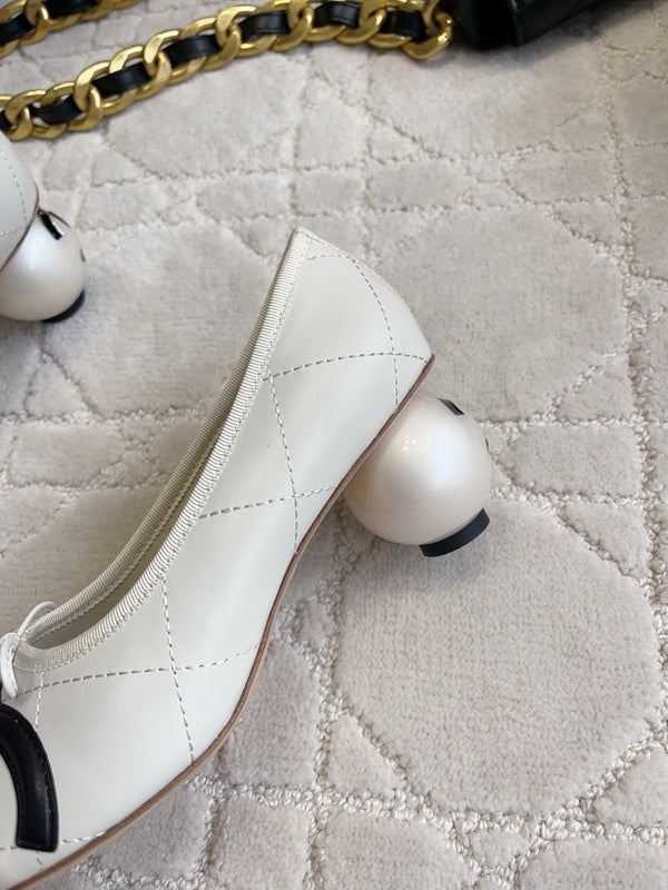 CC 26 Pump with Pearl Heels 65mm White in Cowhide 808020