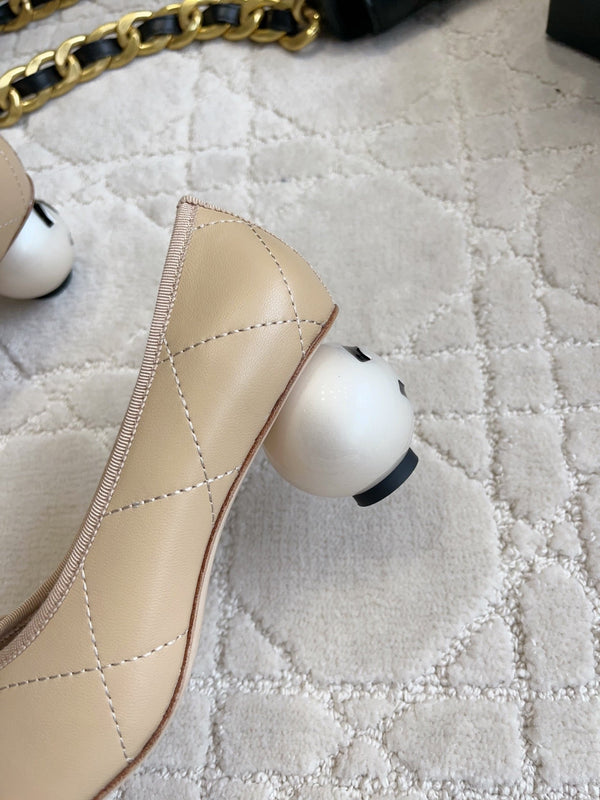 CC 26 Pump with Pearl Heels 65mm Beige in Cowhide 808019