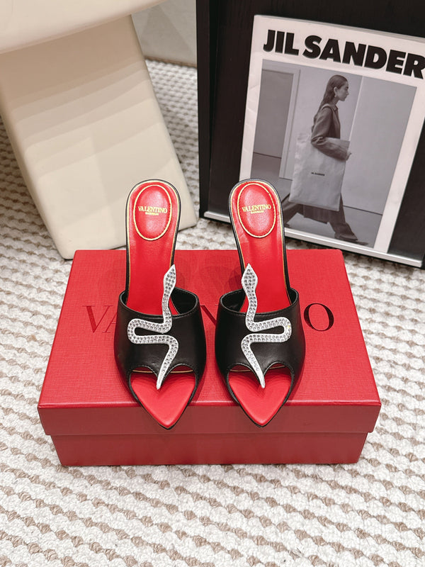 VL 26 Pointed Toe Rhinestone Buckle Sandals 10cm Black in Cowhide 813049