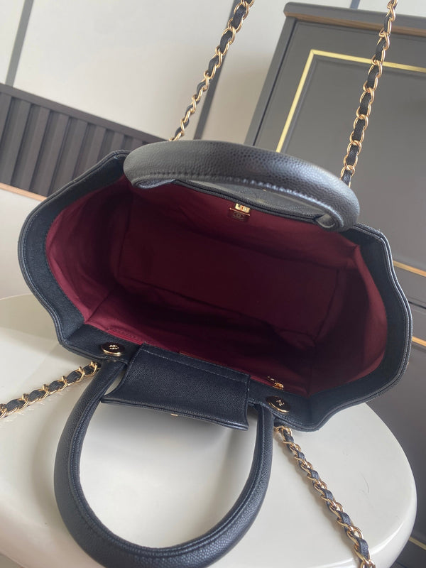 CC Tote Bag 39cm Black Caviar Cowhide