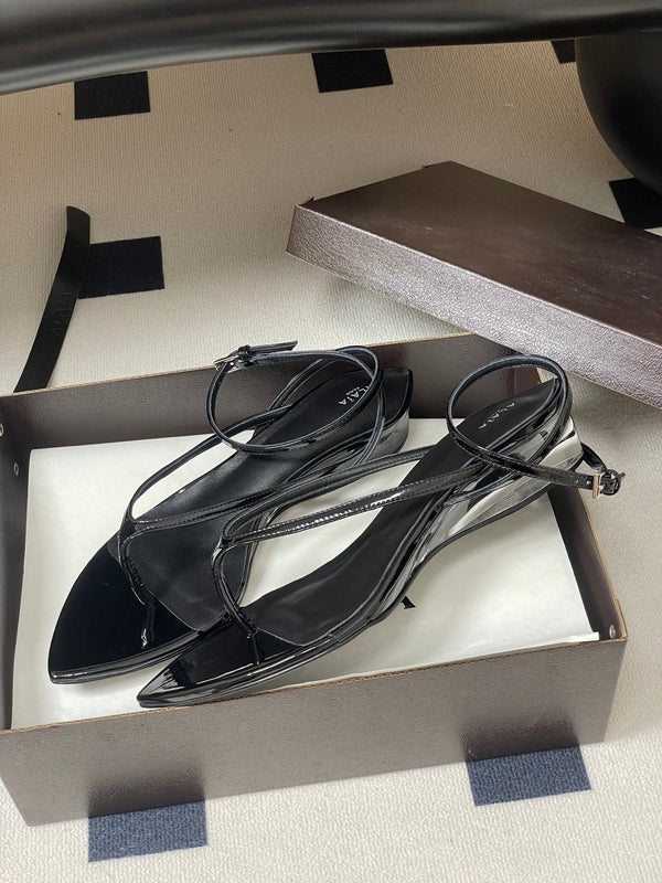 Alaia Thong Sandals Black 3cm Patent Leather 835291