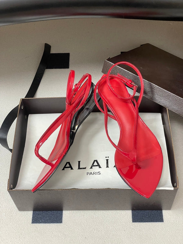 Alaia Thong Sandals Red 3cm Patent Leather 835288