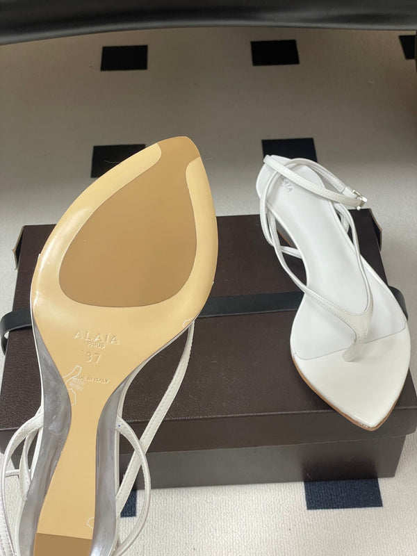 Alaia Thong Sandals White 3cm Patent Leather 835287