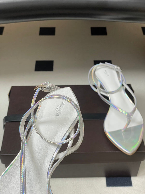 Alaia Thong Sandals Silver 3cm Patent Leather 835286