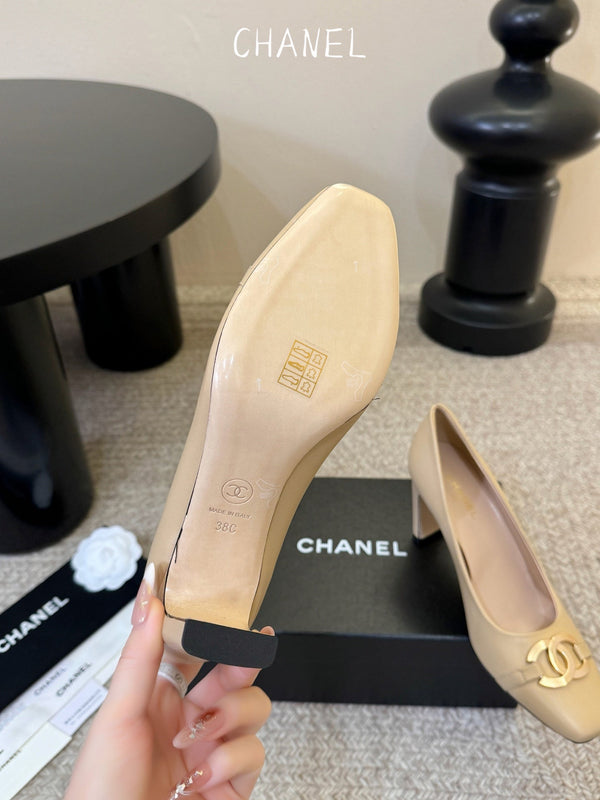 CC 26ss Logo Square-Toe Pumps Beige Lambskin 835689