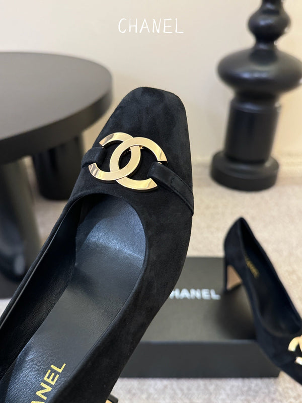 CC 26ss Logo Square-Toe Pumps Black Suede 835687