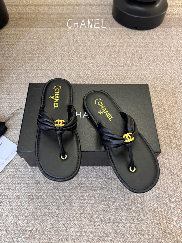 CC 26S Thong Slide Sandals Black Cowhide 835640