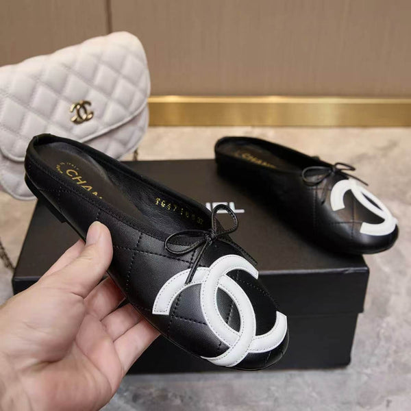CC Coco Beach 26SS Flat Mules Black Quilted Lambskin White Logo 840269