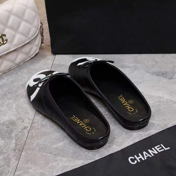 CC Coco Beach 26SS Flat Mules Black Quilted Lambskin White Logo 840269