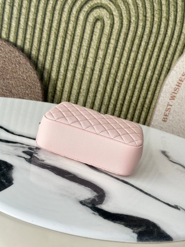 CC Classic Pouch CC Logo Diamond Quilted Pink Caviar Calfskin