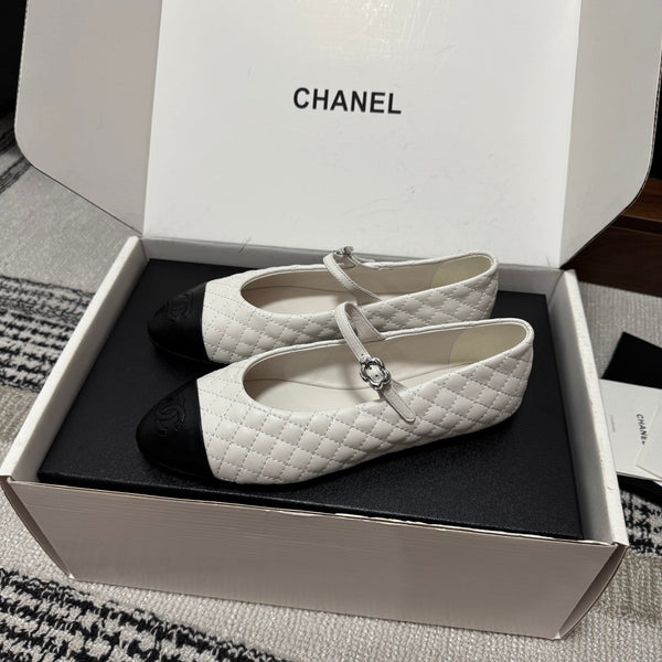 CC 25SS Mary Jane Quilted White Black Lambskin Leather 862433