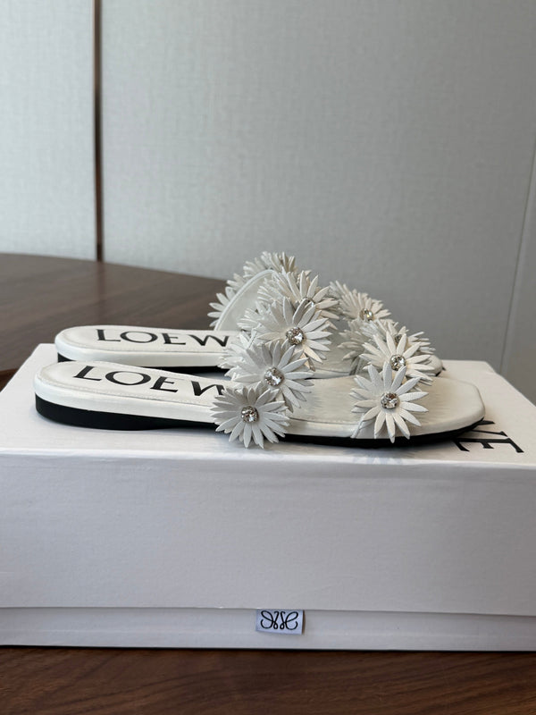 Loew Paula's Ibiza Petal Flower Flat Sandals White Leather889895