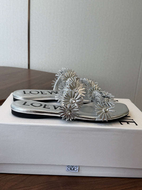 Loew Paula's Ibiza Petal Flower Flat Sandals Silver Leather 889894