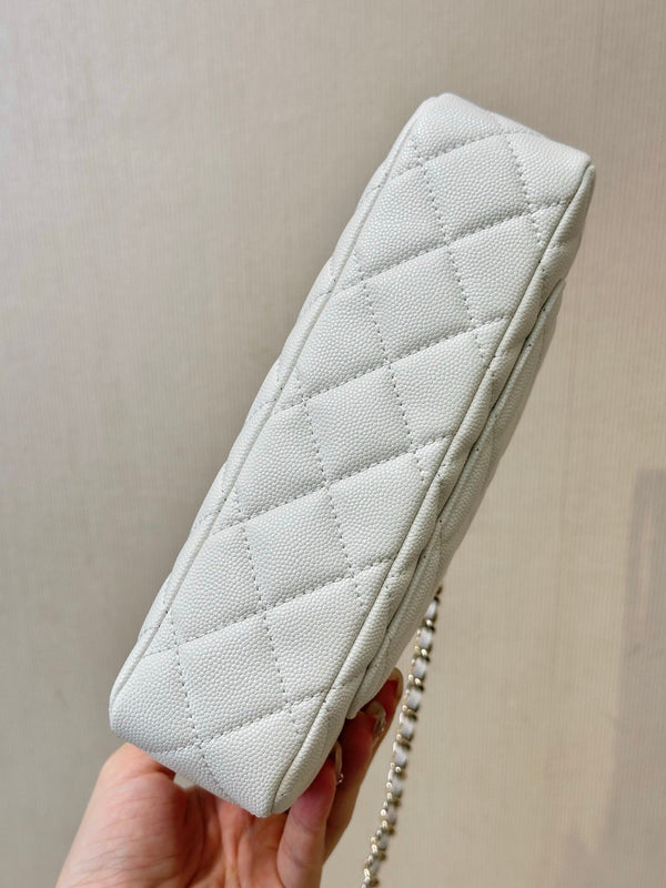 CC 25s Classic Clutch With Chain White Caviar Leather