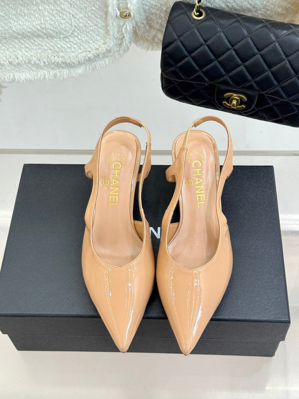CC 26A Pointed Toe Slingback Pumps Beige Patent Cowhide 904669
