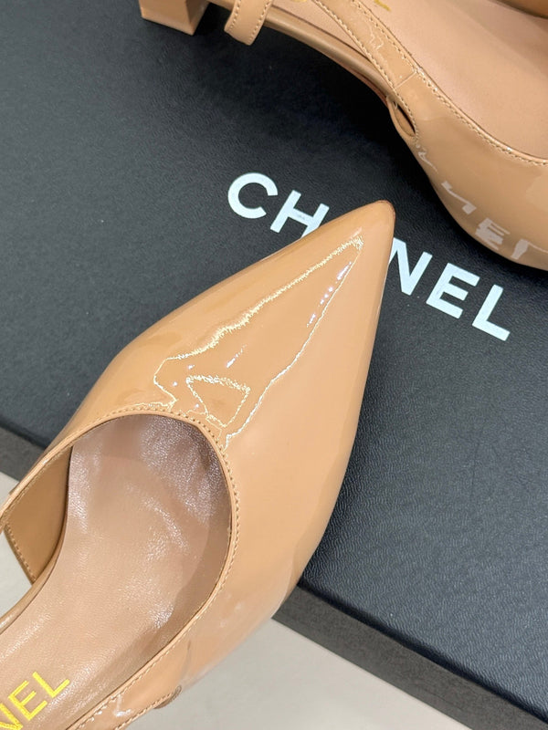 CC 26A Pointed Toe Slingback Pumps Beige Patent Cowhide 904669