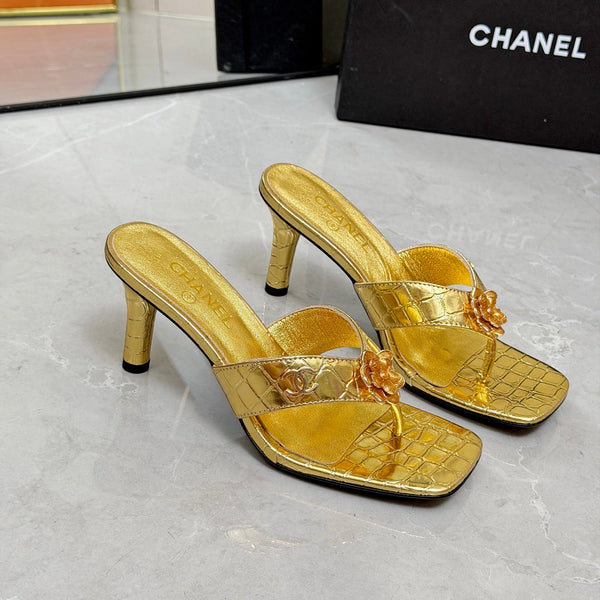 CC 26A Camellia Double C Thong Sandals 8.5CM Gold Stone-Grain Cowhide 938254