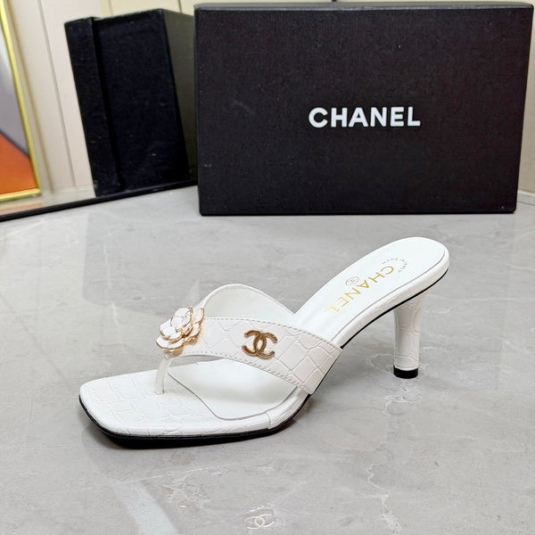 CC 26A Camellia Double C Thong Sandals 8.5CM White Stone-Grain Cowhide 938250